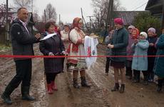 Что-то тут не так: в деревне Удмуртии торжественно открыли отремонтированную дорогу