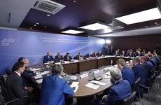 Медведев потребовал увеличить темпы освоения средств на строительство дорог