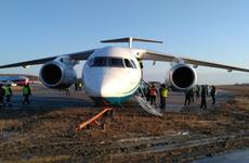 Самолет Ан-148 авиакомпании «Ангара» во время посадки в Мирном в Якутии выкатился за пределы взлетно-посадочной полосы