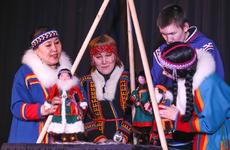 Ненецкий округ передал Карелии символ Года театра