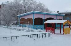 Вооруженный мужчина ворвался в сад и убил ребенка