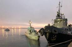 Задержанные украинские корабли начали покидать порт в Керчи