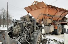 Снегоуборщик столкнулся с электричкой в Чувашии