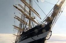 Барк «Крузенштерн» попал в сильный шторм в Северном море