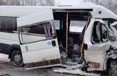 Двое погибших, семь пострадавших: маршрутка попала в ДТП в Томской области