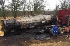 В Ставропольском крае перевернулась автоцистерна, произошла утечка нефти