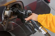 Россиянин, чья жена чуть не родила в машине, засудил продавца бензина