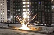 Житель Омска подорвал себя при запуске фейерверка: видео
