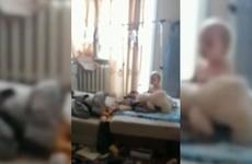 Годовалого ребенка спасли из захламленной квартиры на Сахалине