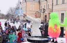«Новогодняя школа волшебников» объединила горожан на Кремлевской площади в Вологде