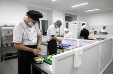 В НАО пострадавших от последствий пандемии начали обучать на поваров и кондитеров