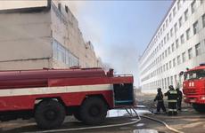 Спасатели ликвидировали открытое горение на складе в Уссурийске