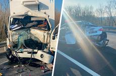 Водитель грузовика протаранил патрульную машину ДПС под Минводами