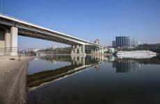 В Ростове подрядчик не отремонтировал лифты на Ворошиловском мосту в срок