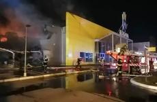 Причиной крупного пожара в торговом центре в Рязани назвали сигнальную ракету