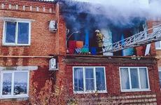 С помощью одеяла спасли пенсионерку из горящего дома сотрудники ДПС в Красноярской