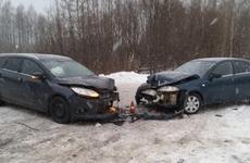 Два человека пострадали в лобовой аварии в Череповце