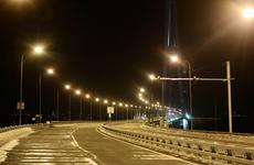 Мост на остров Русский чистили от льда исключительно добровольцы