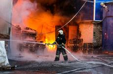 На западе Волгограда при пожаре в 2-этажке пострадали люди
