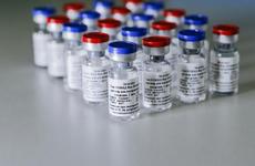 Мантуров рассказал об объемах производства вакцины "Спутник V"