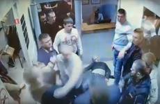 Опубликовано видео драки в помещении клуба «Офис», опровергающее слова охраны