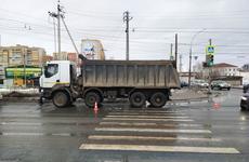 Грузовик с прицепом сбил 18-летнего пешехода на «зебре». Юноша в больнице