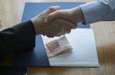 На Ставрополье следователь МВД и адвокат попались на взятке