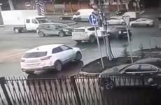 Стрельба, таран и сбитый «гопник»: в Казани дорожная разборка в стиле 90-х попала на видео