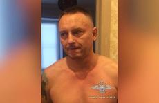В Казани грабитель в одежде дворника связал колготками водителя авто, требуя 250 тысяч долларов