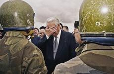 Личный фотограф рассказал о секрете снимка «страдающего» Ельцина