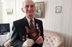 В Новочеркасске 99-летний ветеран ВОВ получил российский паспорт