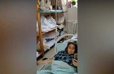 Руководство больницы отстранили за лечение медиков в подсобном помещении