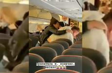 Двое мужчин подрались в самолете из Сочи в московском аэропорту