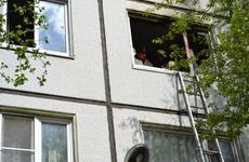 Рабочие спасли двоих детей из горящей квартиры в Вологде