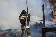 В Волжском произошел пожар в заброшенном здании