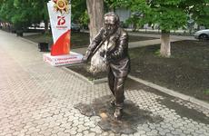 В Ростове памятник скрипачу Моне вернули на улицу Пушкинскую