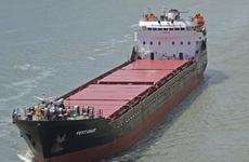 Волго-Каспийский канал перекрыл севший на мель сухогруз