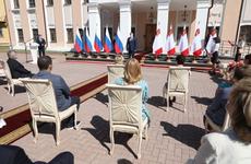 Герои в белых халатах: вологодских медработников наградили в преддверии профессионального праздника