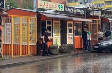 Камнями ларек с шаурмой обложили власти в Ростове