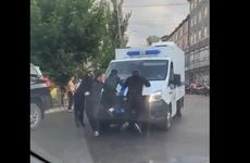 Жители Дагестана попытались отбить у полиции застрелившего сына мужчину