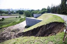 Власти Ростова пообещали укрепить склон мемориала на Змиевской балке