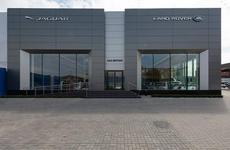 Автосалону Jaguar и Land Rover разрешили не сносить фасад здания в Ростове