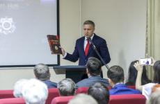 Юрий Бездудный предложил установить в Ненецком краеведческом музее интерактивную мультимедийную «Книгу Памяти»