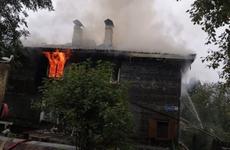 После пожара в жилом доме в Великом Устюге женщину увезли в больницу
