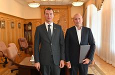 Михаил Дегтярёв подписал соглашение о сотрудничестве с ГК «МедИнвестГрупп»