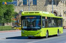 В Волжском в салоне автобуса пострадала женщина