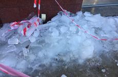 ​Чиновники поручили снести пластиковый балкон на историческом здании в центре Краснодара
