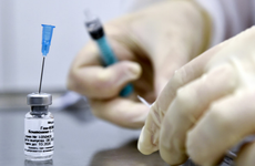 Не пить, не болеть и не нервничать: инфекционист рассказал, при каких показаниях нельзя прививаться от коронавируса