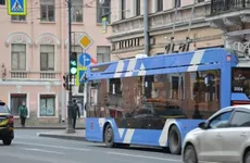 На Невском проспекте с утра стояли троллейбусы