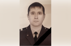 Погибшего во время тушения пожара спасателя наградили посмертно в Ростове, у него остались дочь и жена